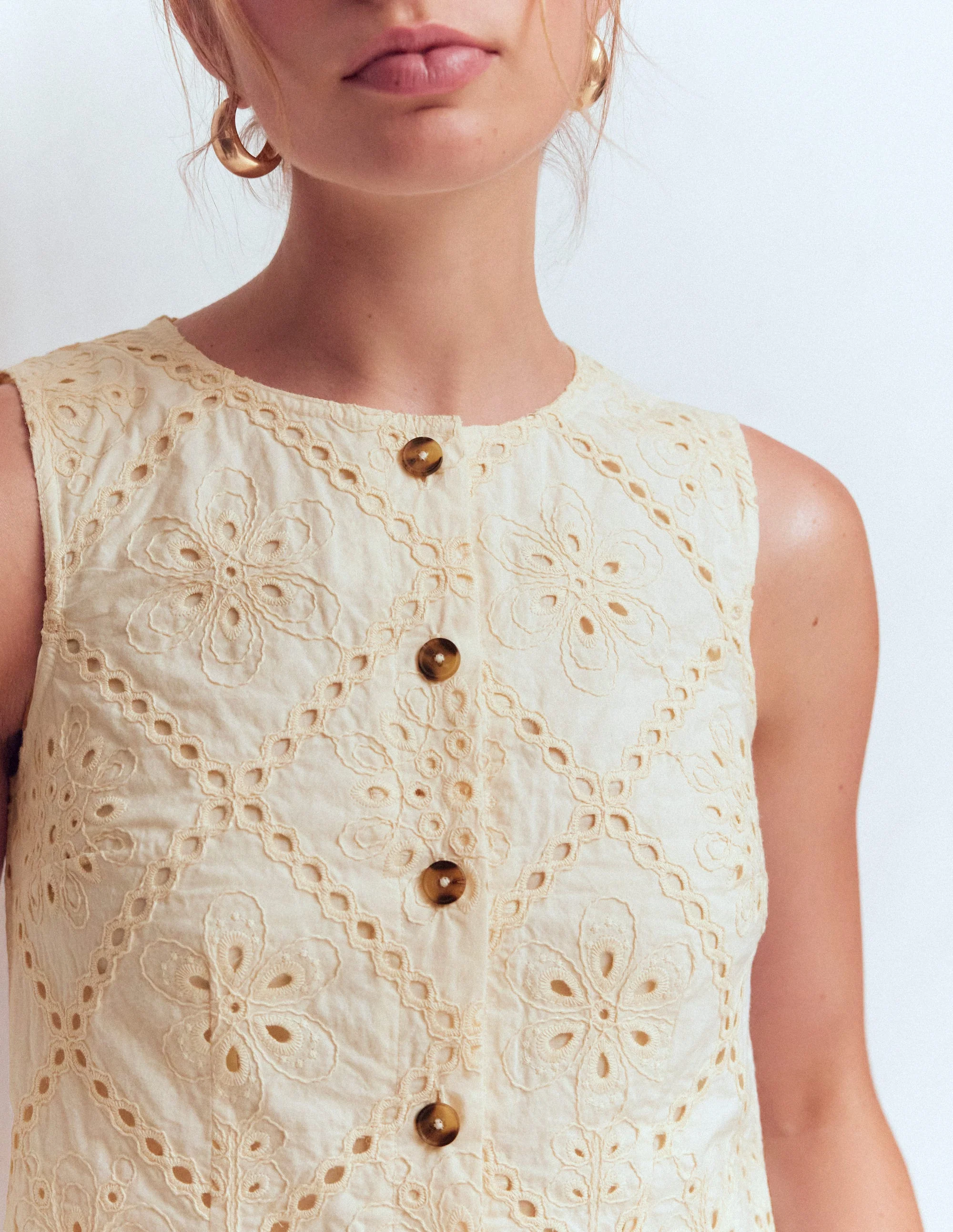 Andrea Baumwolltop zum Überwerfen-Naturweiß mit Lochstickerei