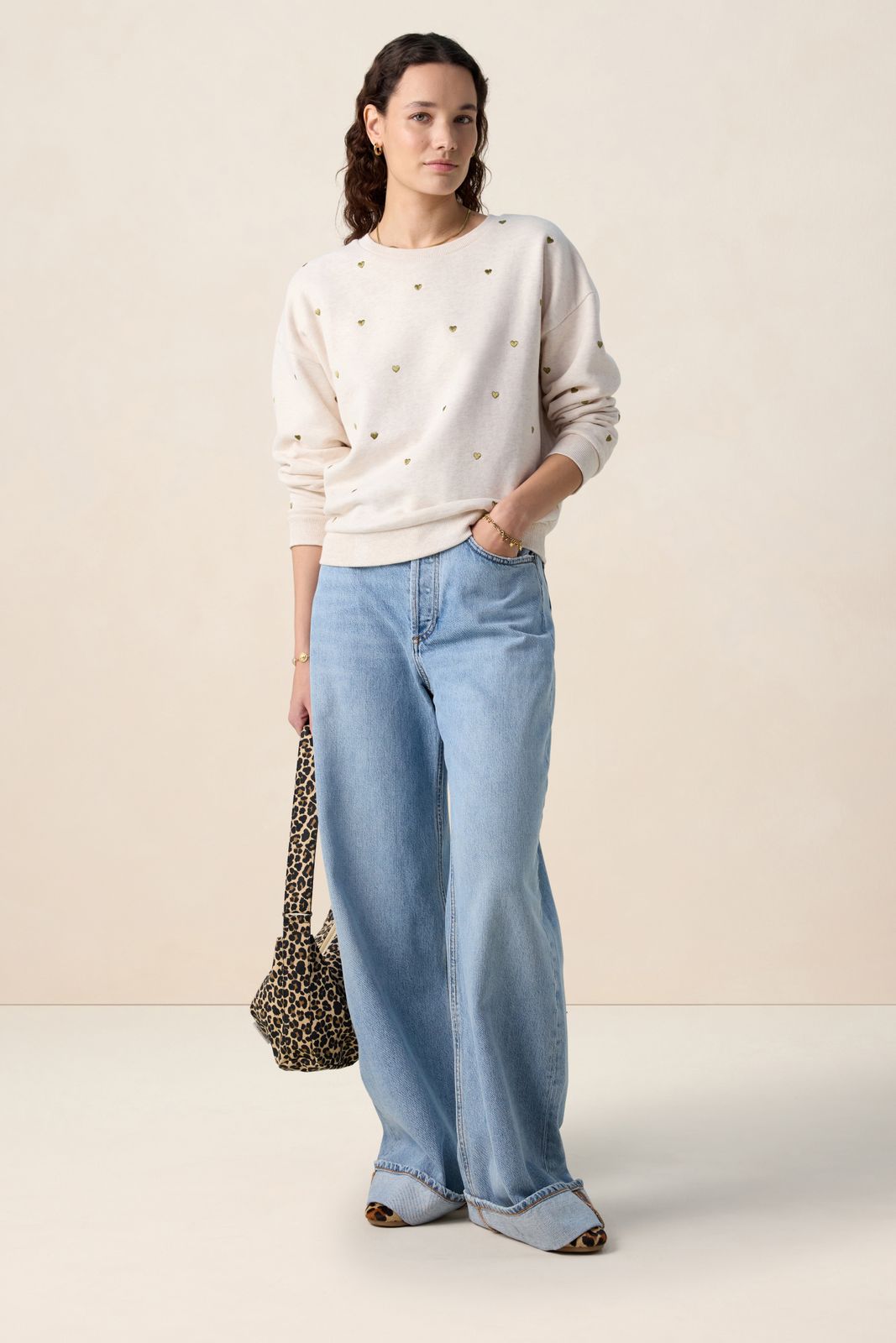 Beige sweater met hartjes