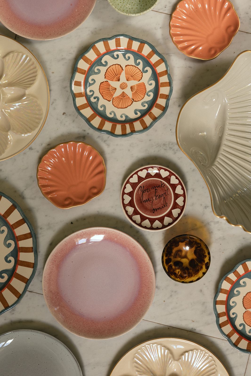 Donkerbruine kom met leopard print