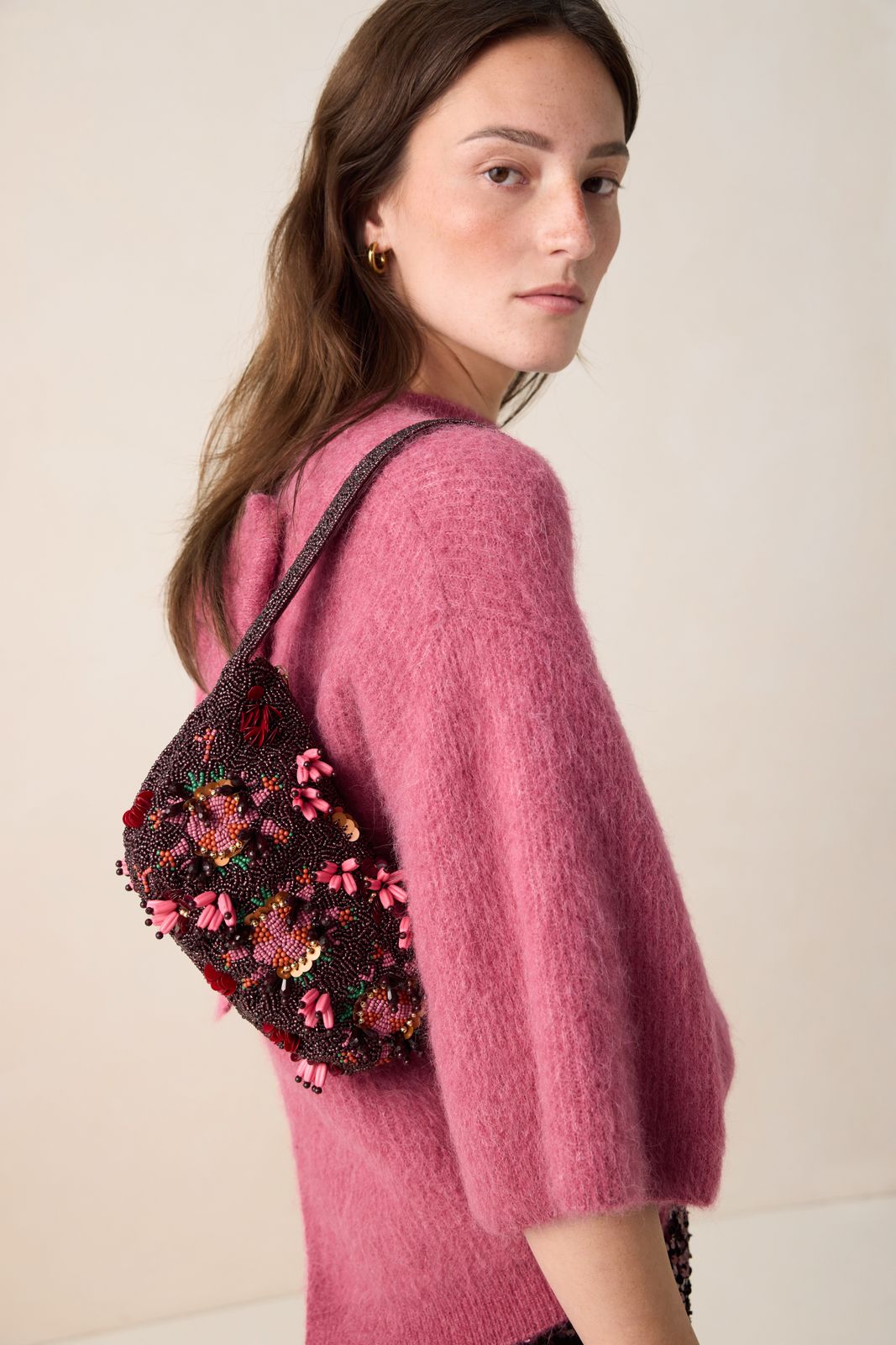 Donkerrode schoudertas met kralen