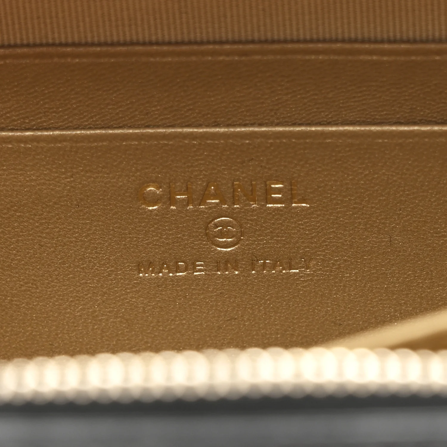 Lambskin Quilted CC Pearl Crush Camera Case Black - Top Club