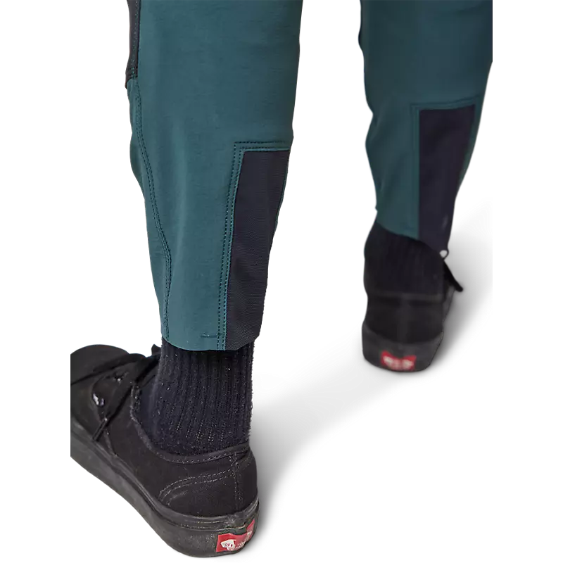 Youth defend pants