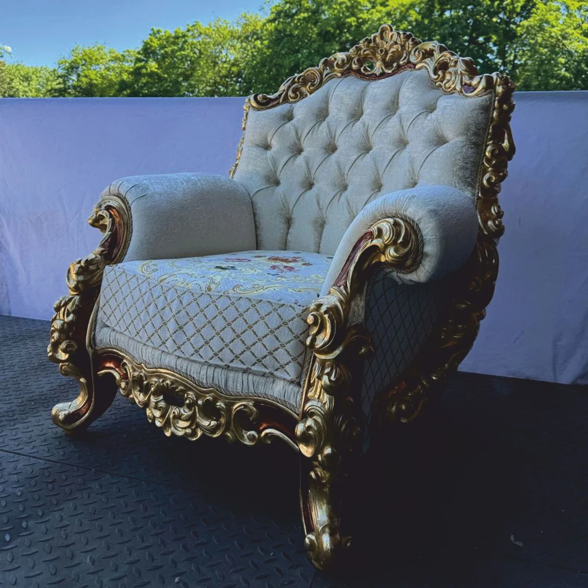 Luxury baroque armchair white / brown / gold H. 120 cm - Baroque furniture