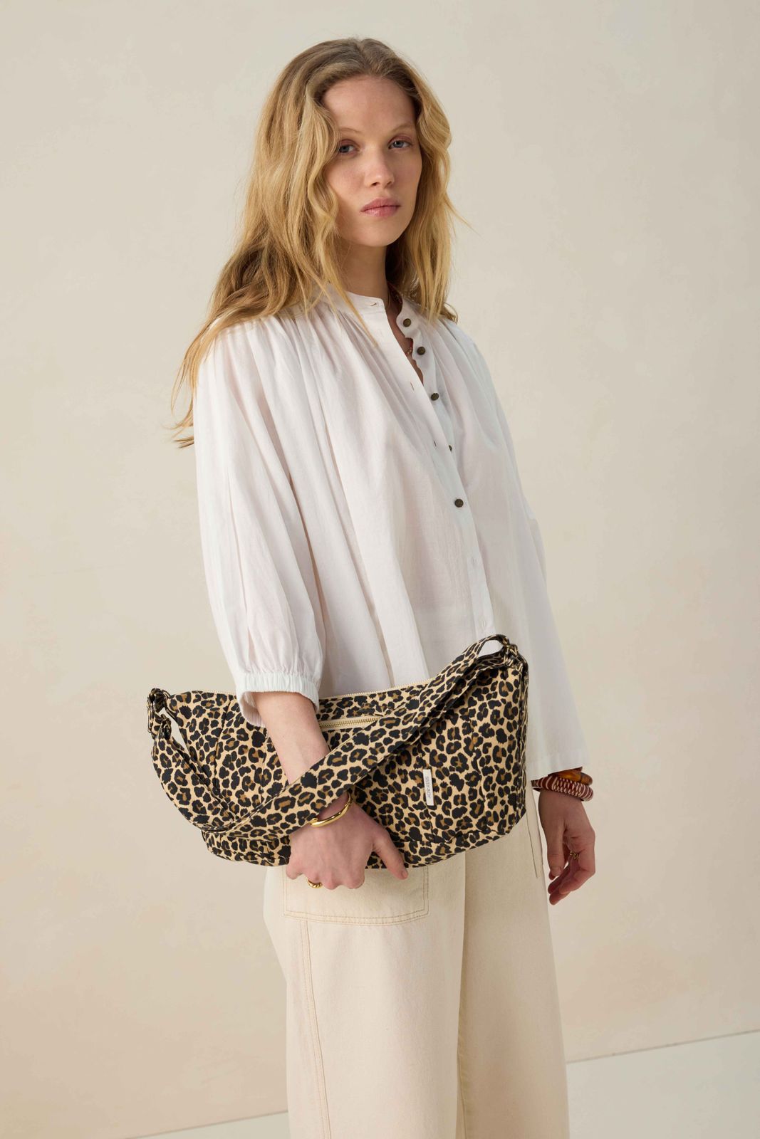 Lichtbruine crossbody tas met leopard print