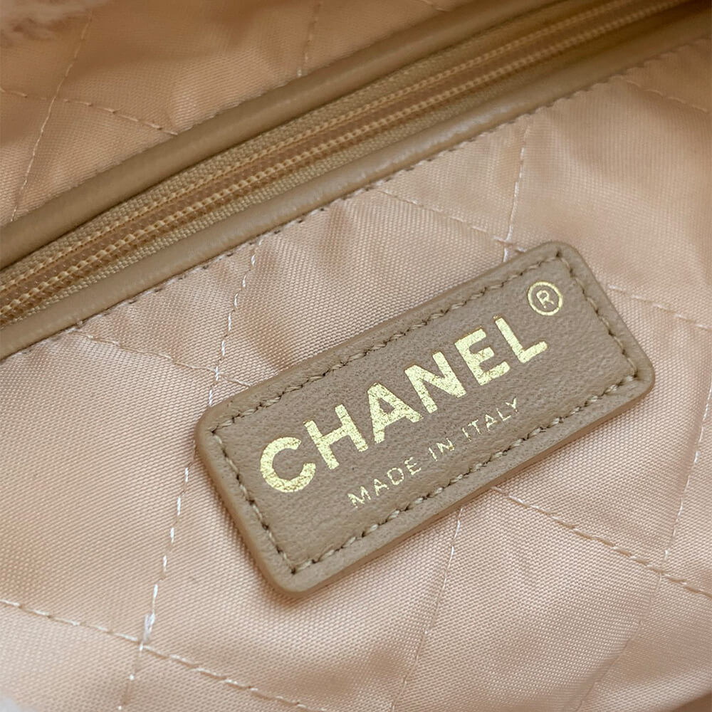 CHANEL 22 HANDBAG - Top Club