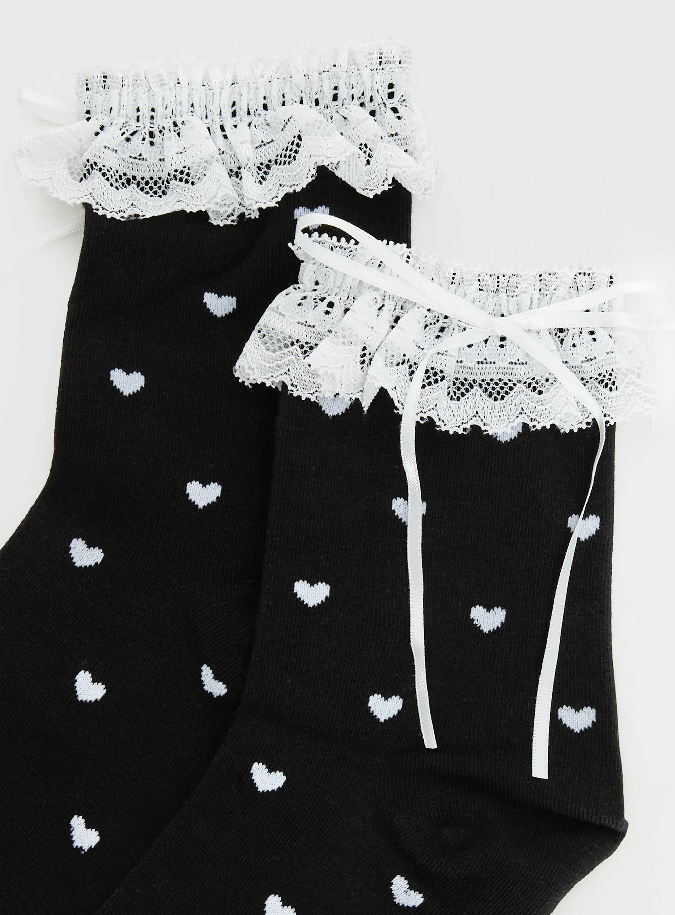 Reminisce Heart Detail Socks Black / White