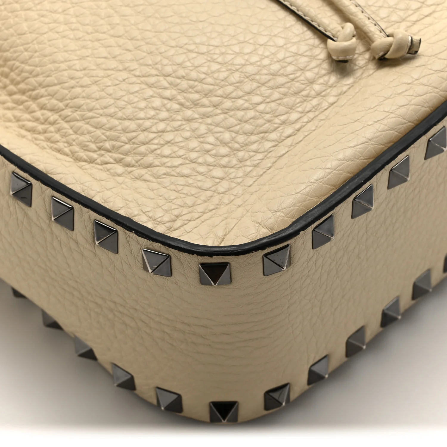 Grained Calfskin Rockstud Bucket Bag Ivory - Top Club