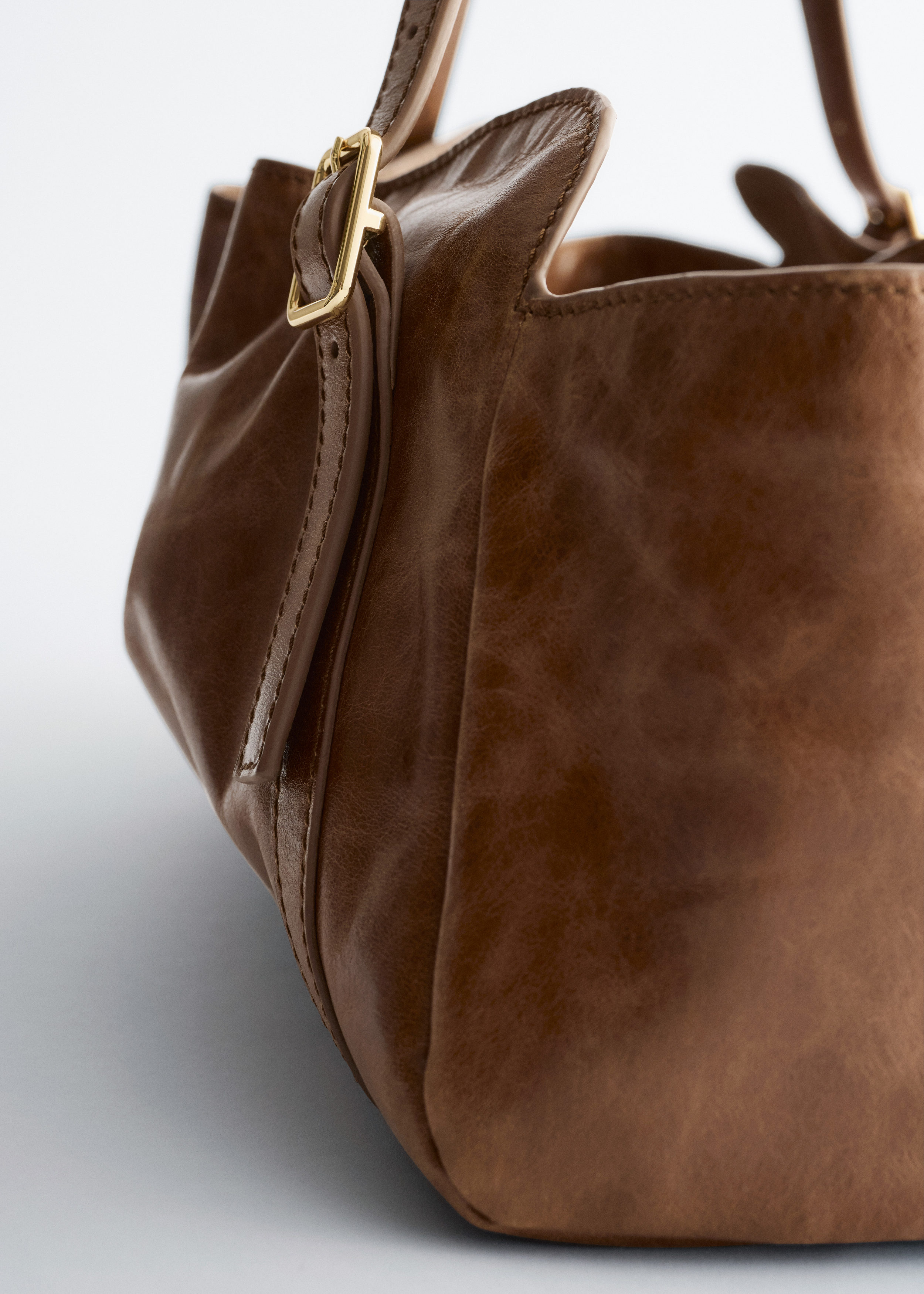 & Other Stories LOW-PROFILE LEATHER SHOULDER BAG