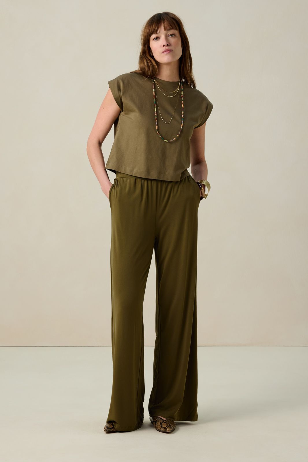 Donkergroen mouwloos T-shirt