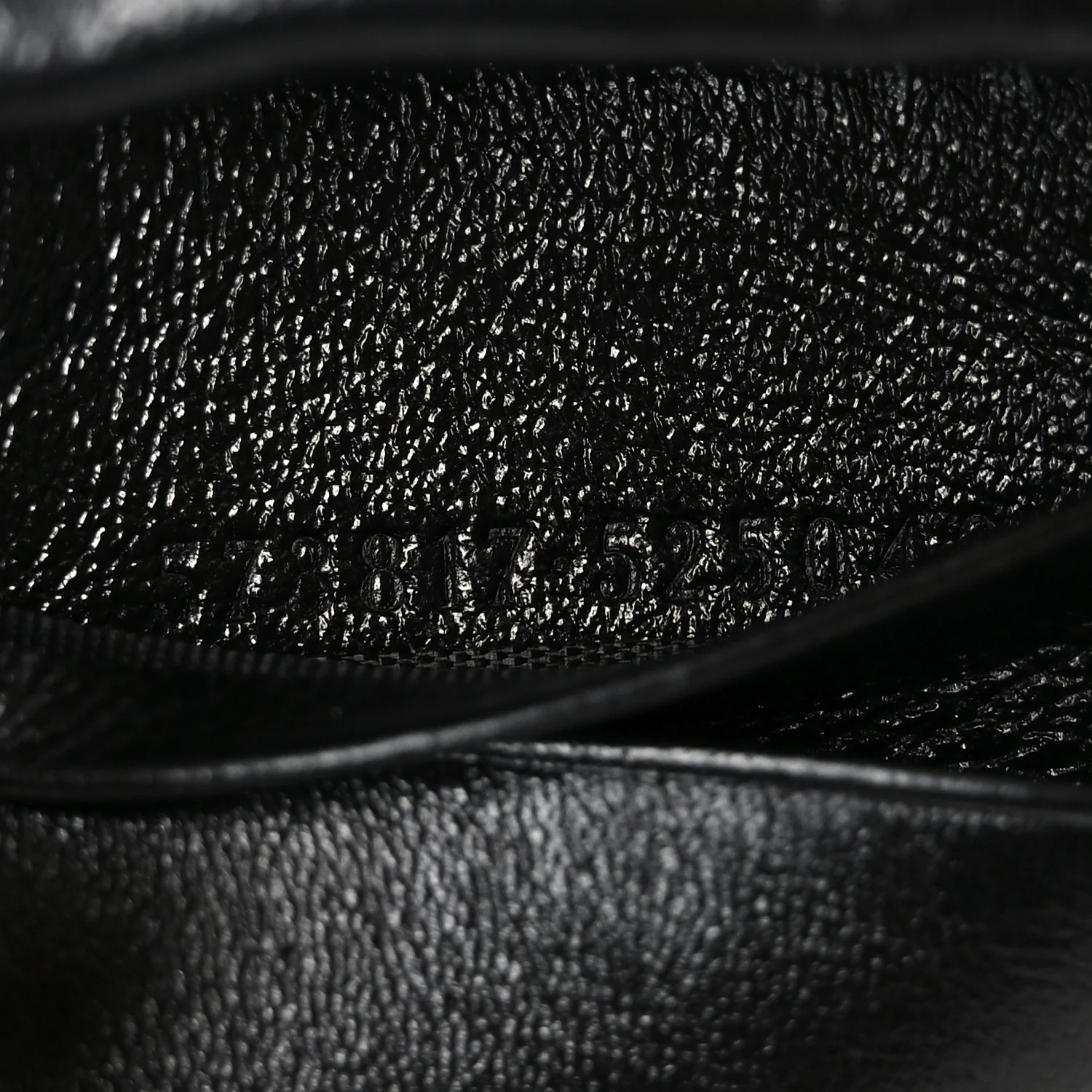 Vintage Effect Calfskin Matelasse Diagonal Mini Torchon GG Marmont 2.0 Bucket Bag Black Romantic Cherry - Top Club