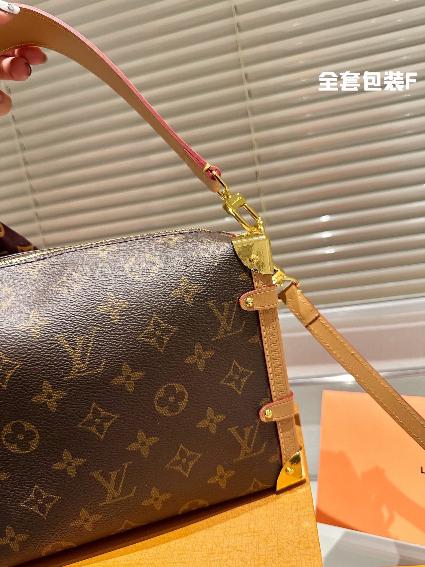 Louis new arriva Side trunk bag size : 23*16 cm - Top Club