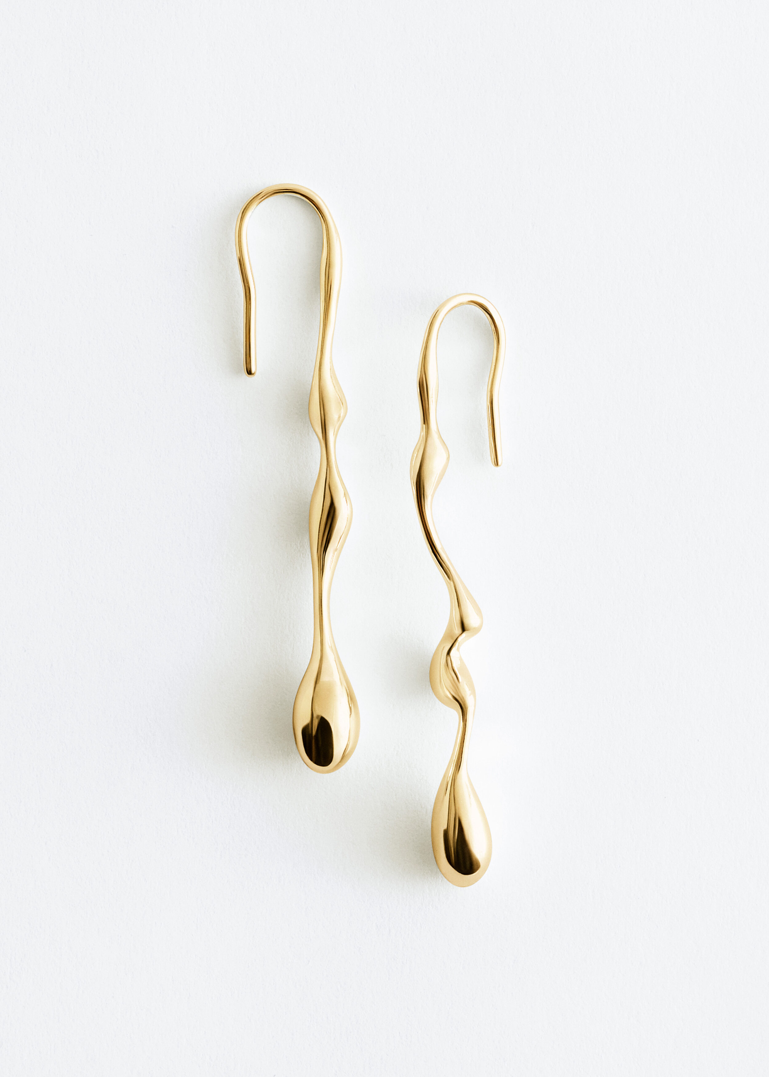 & Other Stories ELONGATED DROP EARRINGS