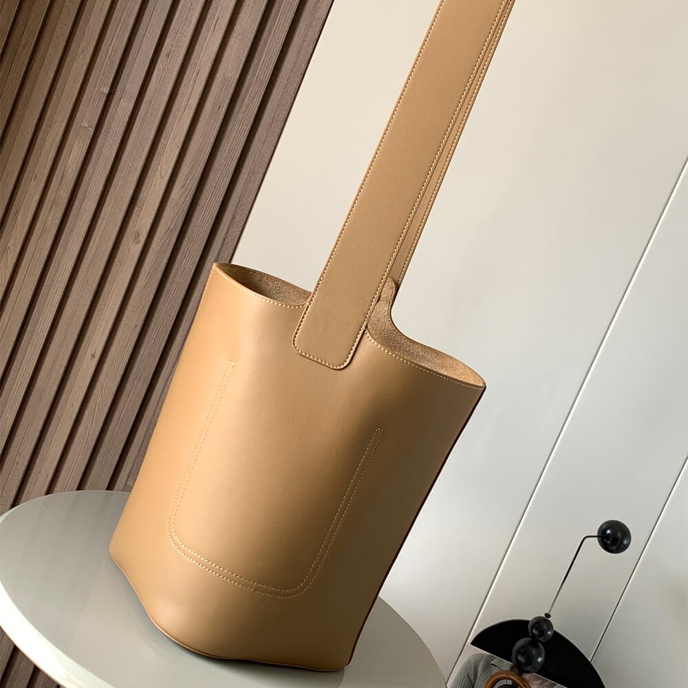 LOEWE Medium Pebble bucket in smooth calfskin(high-end grade) - Top Club
