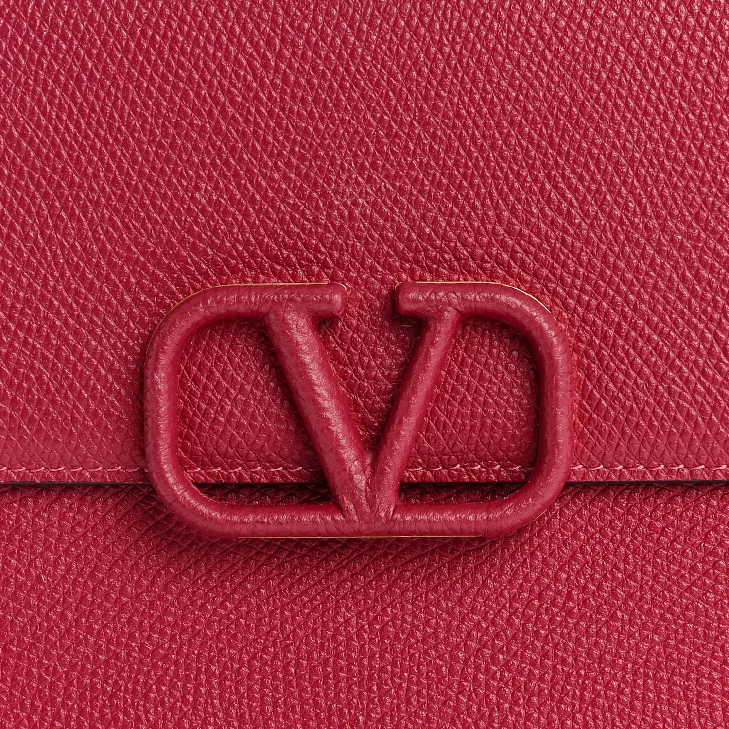 Grainy Calfskin Large Vlogo Clutch Raspberry - Top Club