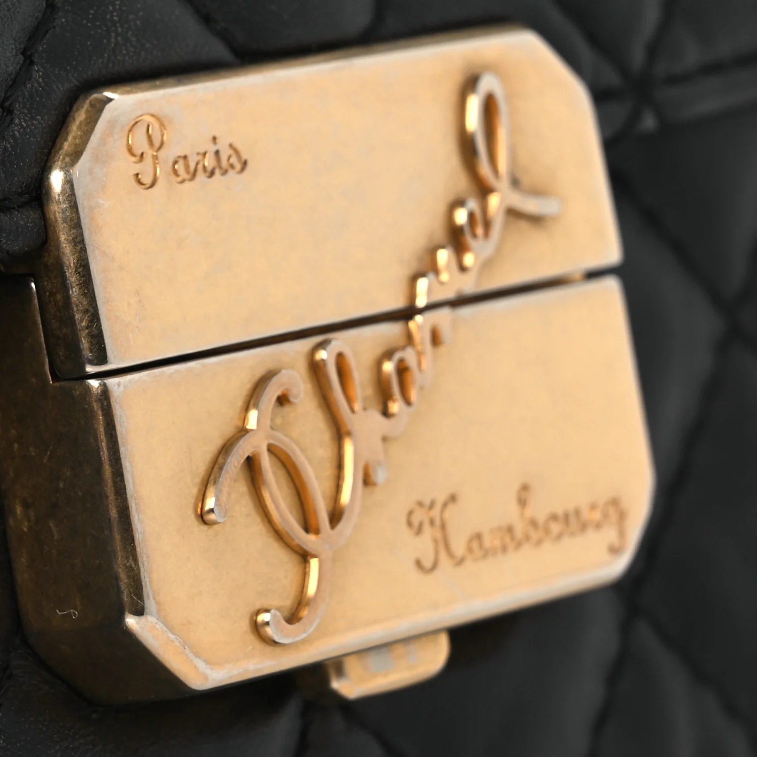 Metallic Aged Calfskin Quilted Paris Hamburg Clutch Black - Top Club