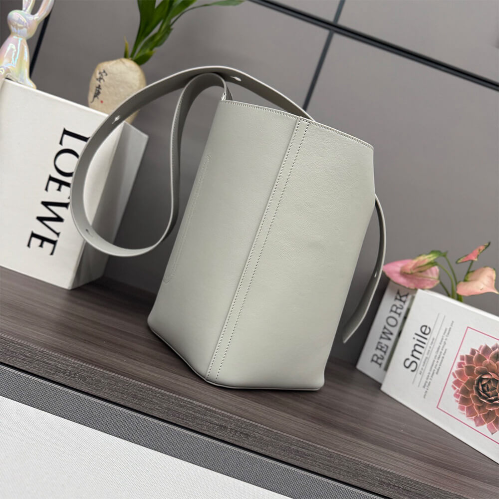 LOEWE Medium Pebble bucket in smooth calfskin(high-end grade) - Top Club