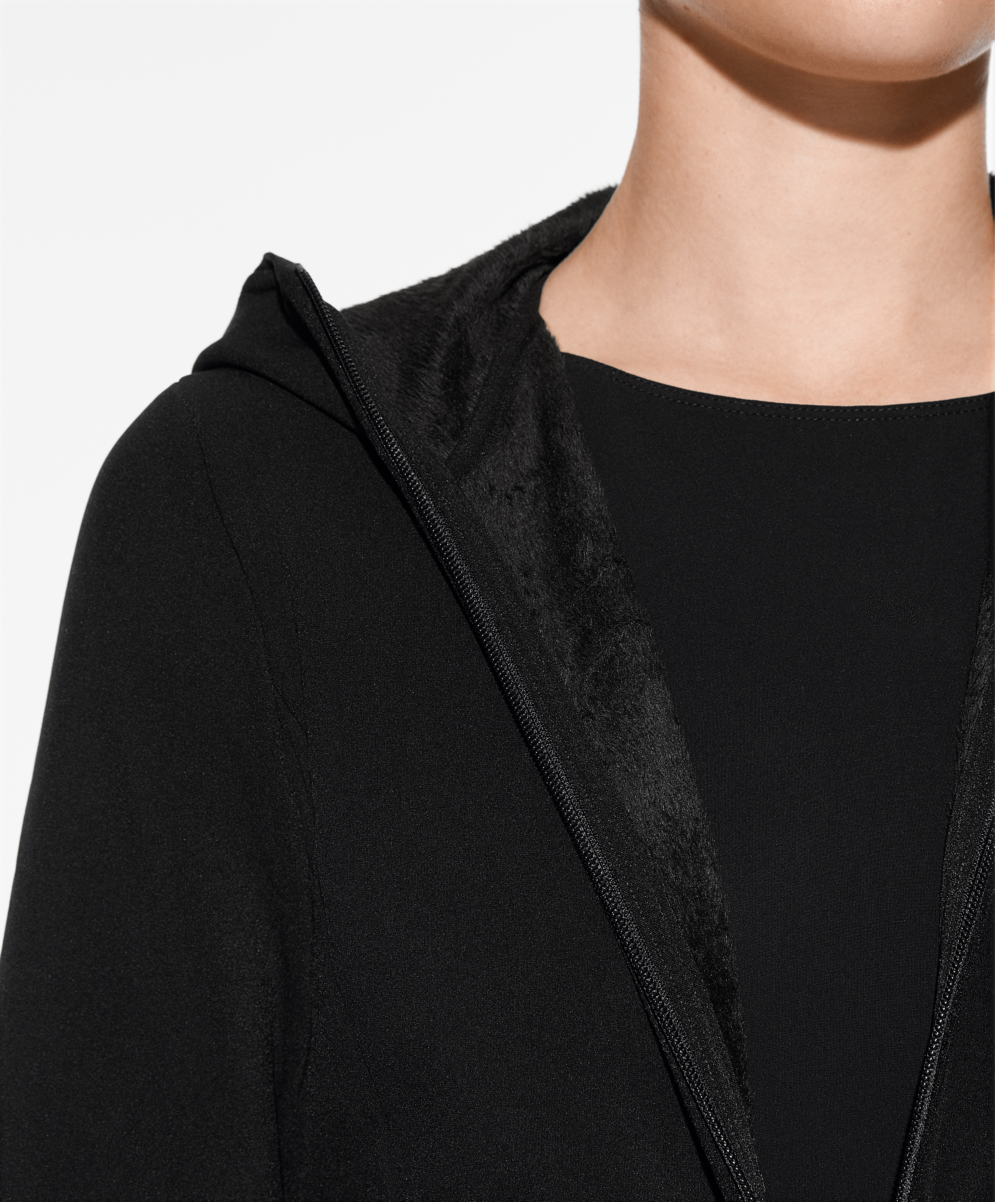 OYSHO Super-extra-warm seamless hooded technical jacket