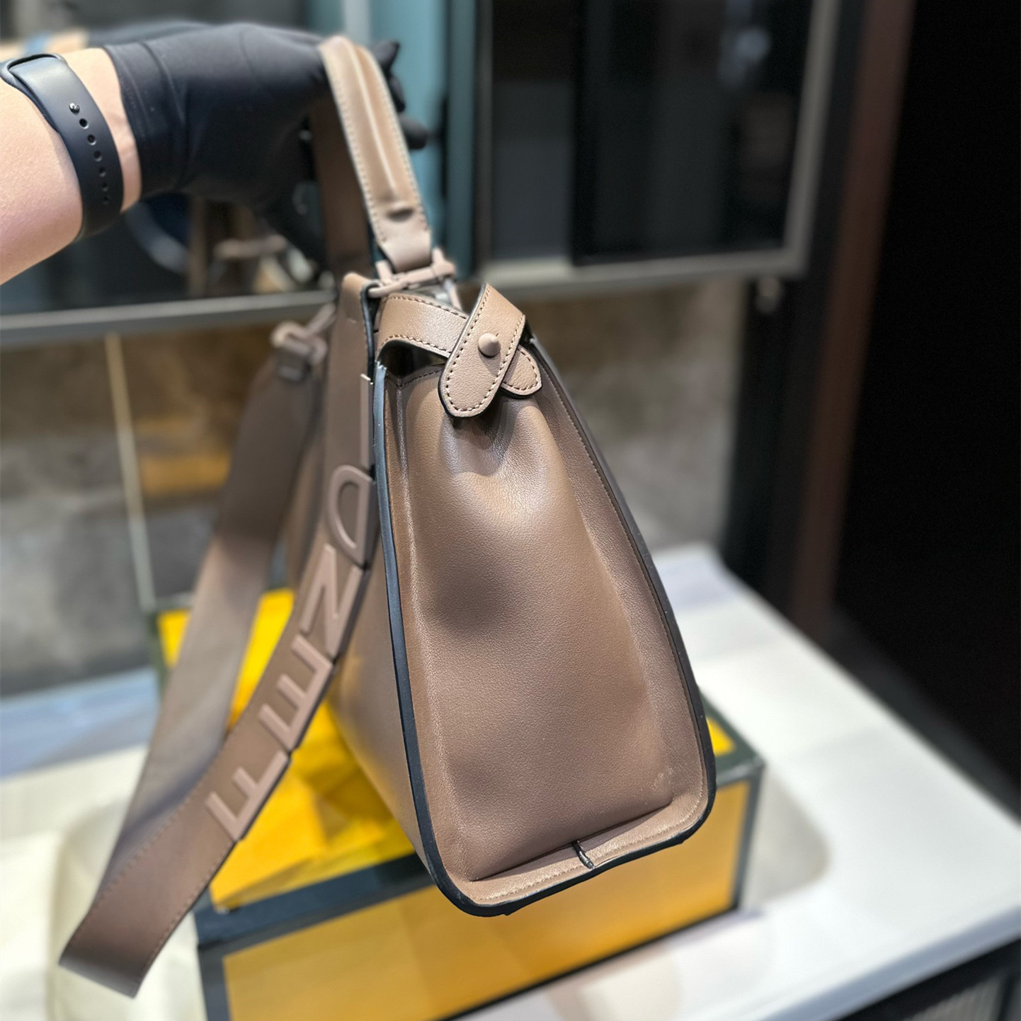 FEN Peekaboo new arrival tote bag size : 32*26 cm - Top Club