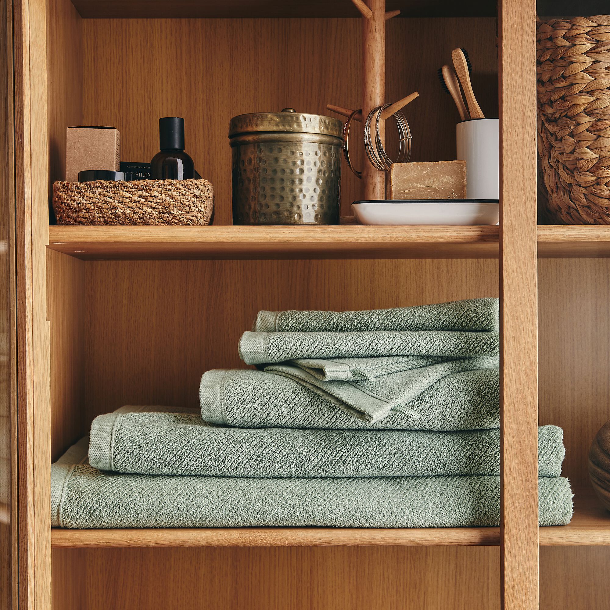 COLINE - Serviette de toilette en bouclettes de coton bio 50x90cm - vert olivier