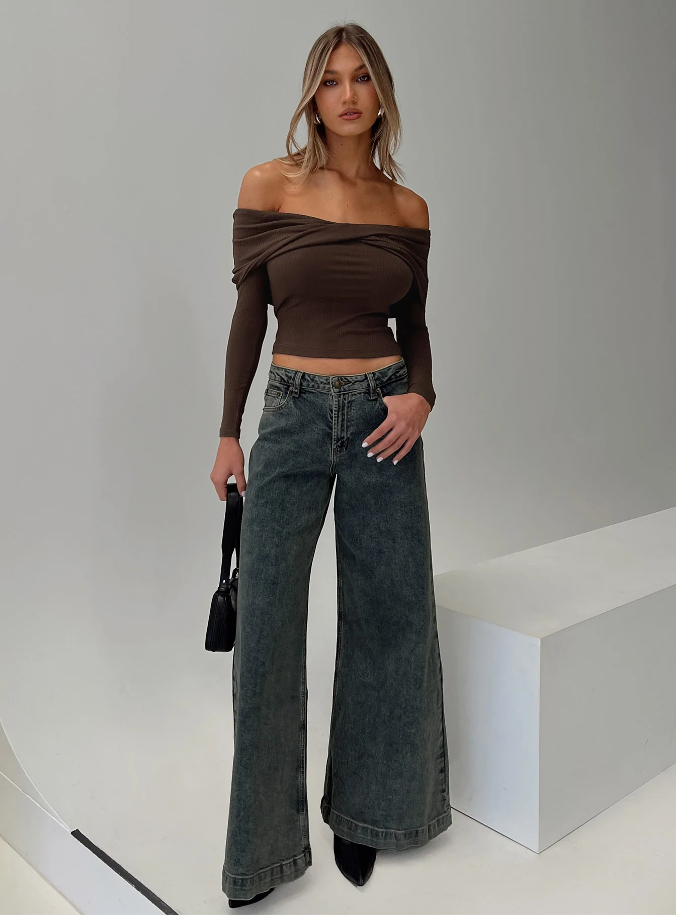 Ziggie Low Rise Baggy Jeans Antique Wash