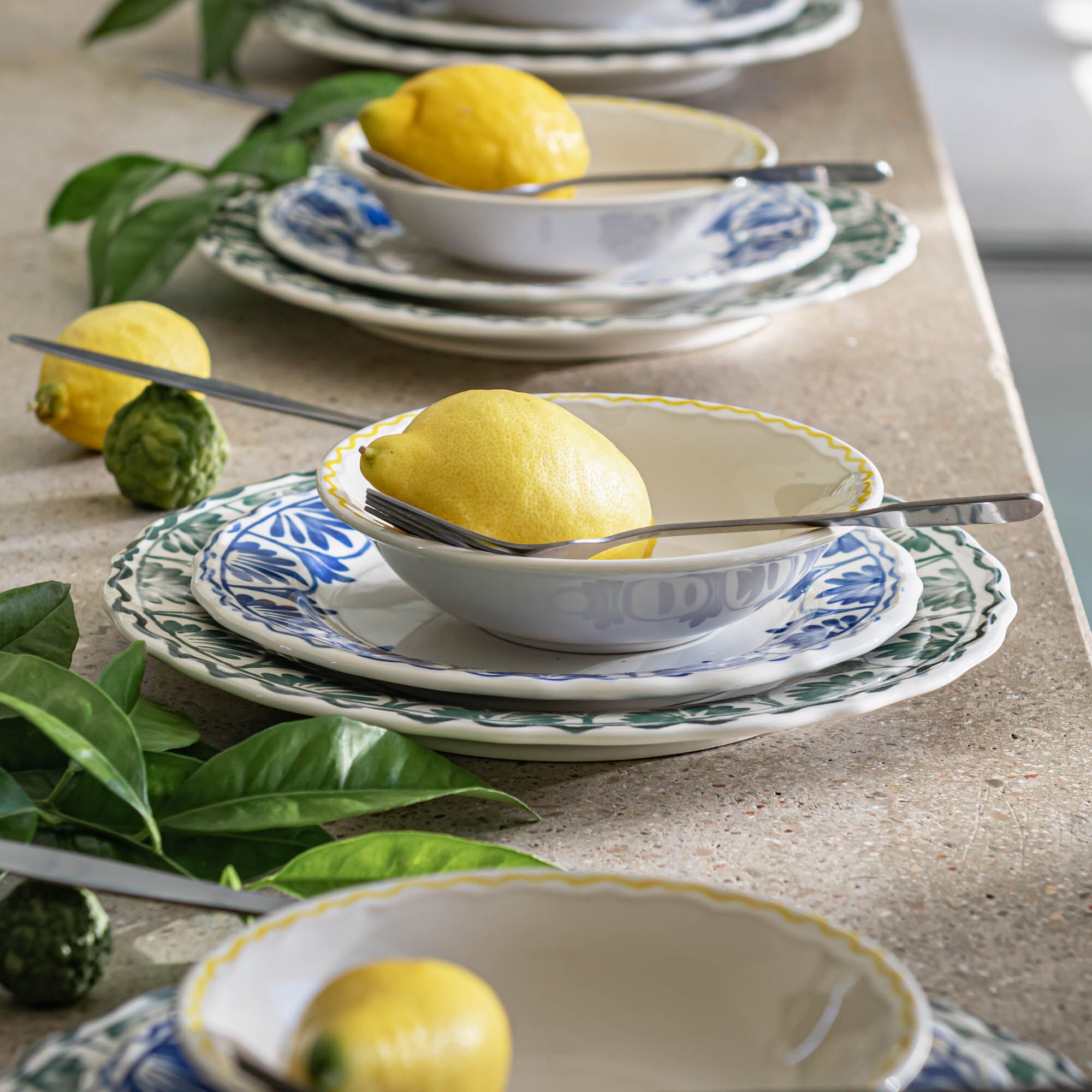 ADAO - Service de vaisselle en grès à motif floral - blanc