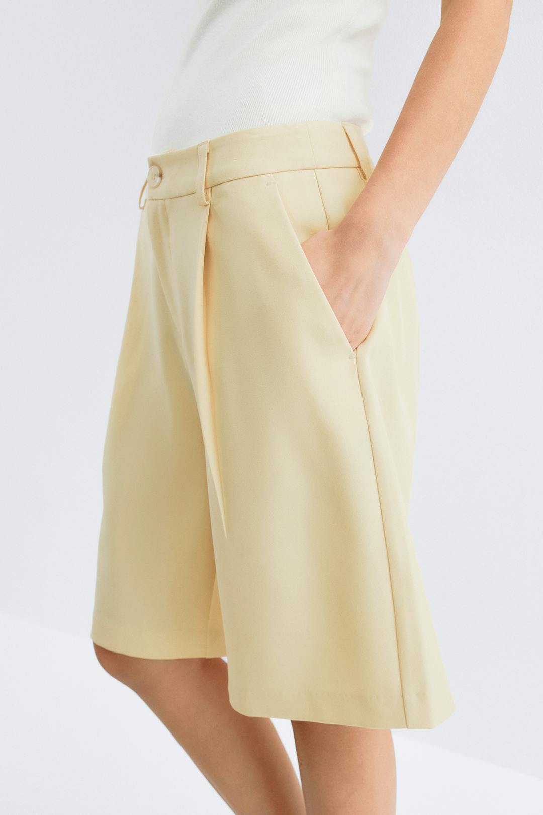 Gina Tricot bermuda shorts