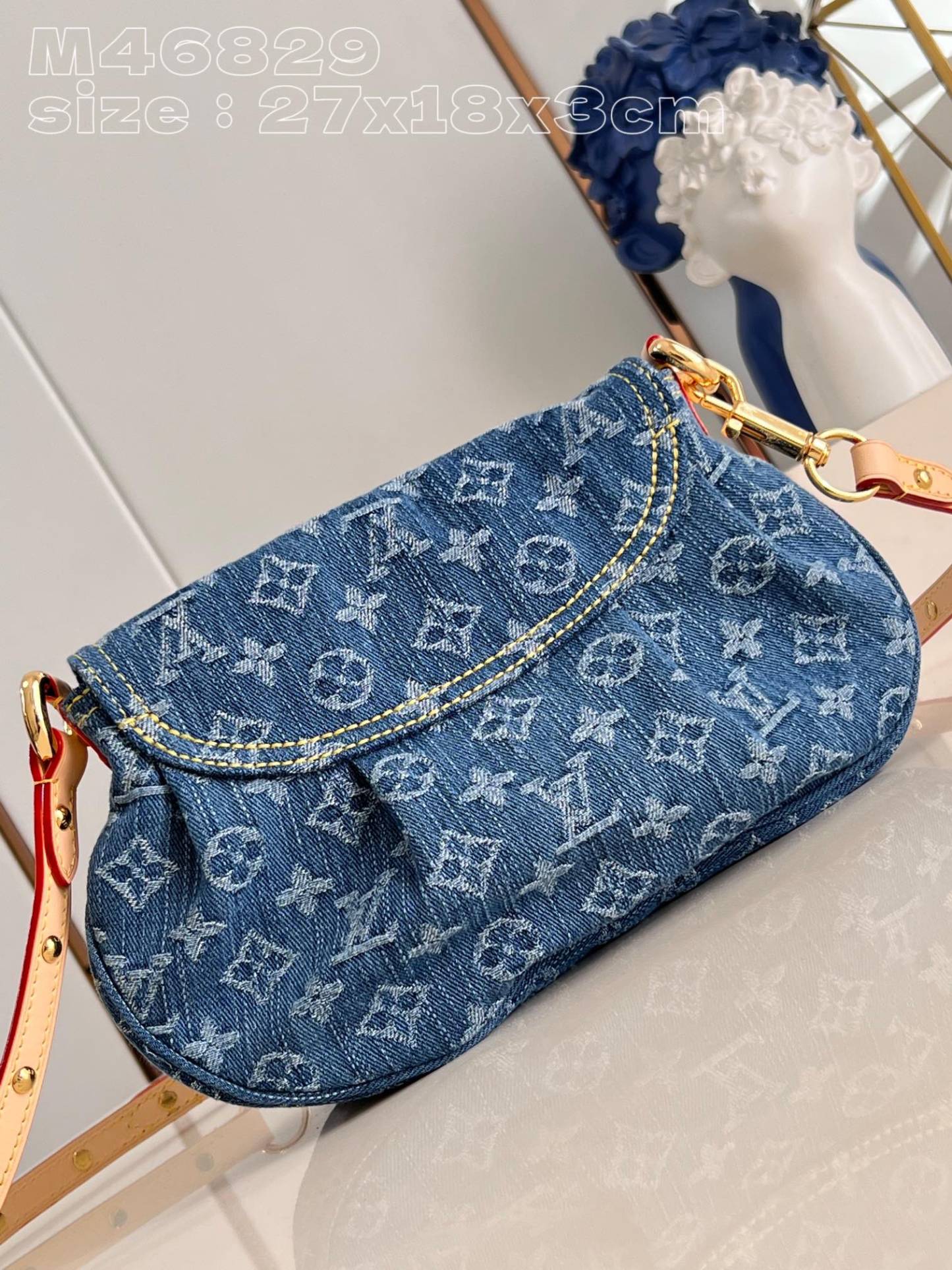 Louis Monogram Denim size : 27 x 18 x 3 cm - Top Club