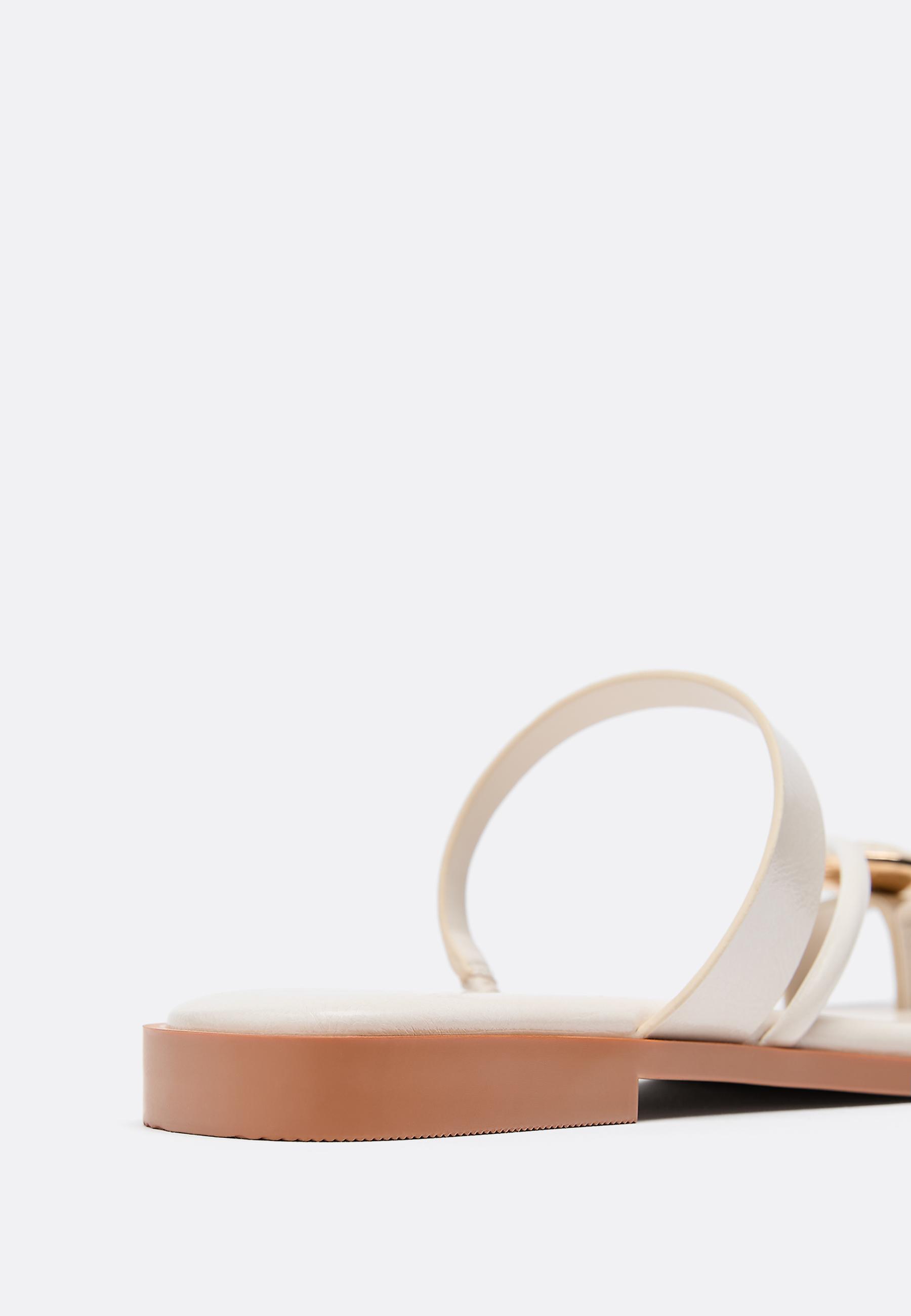 FLAT SANDALS WITH STONE DETAIL