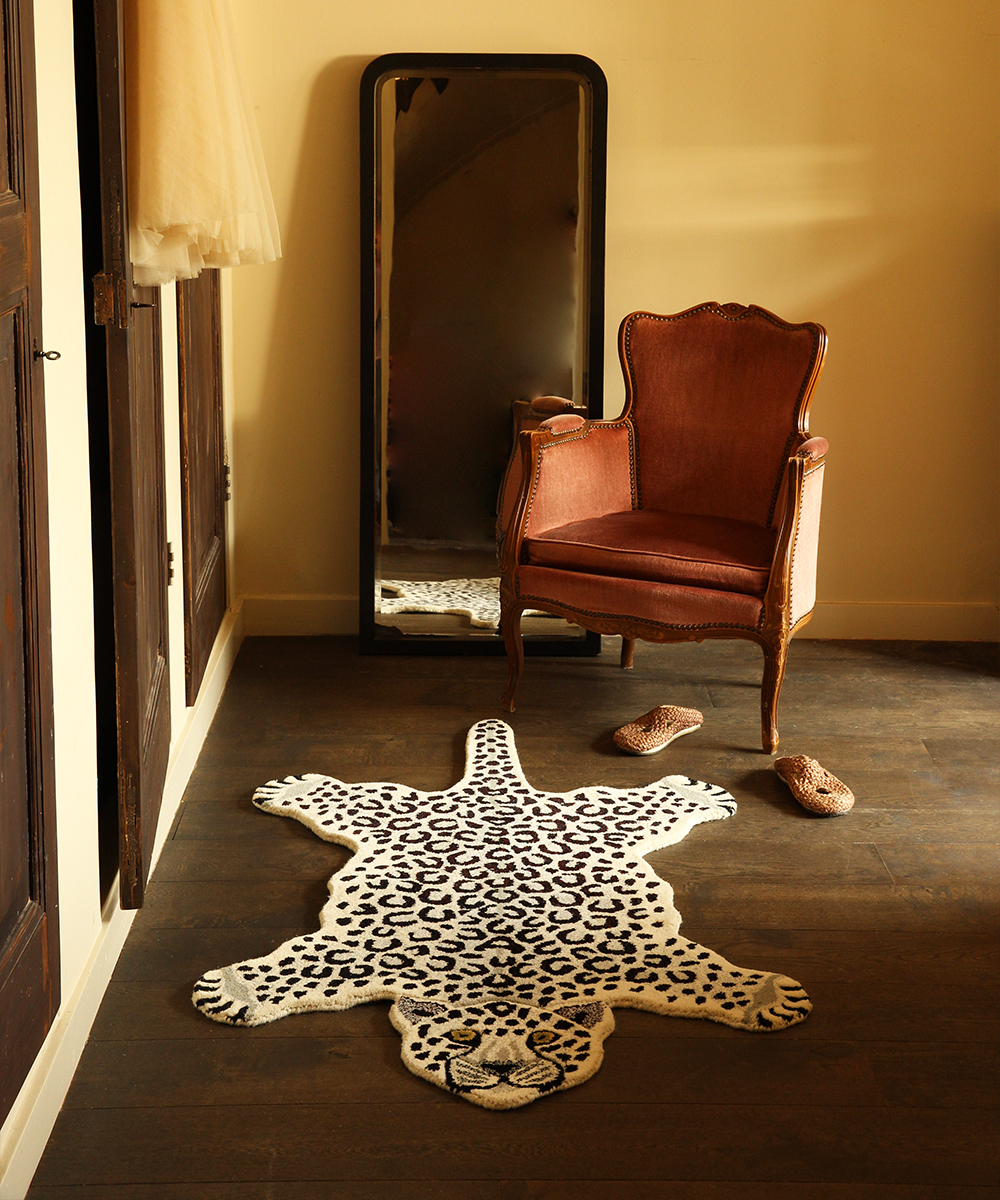 DG Snowy Leopard Rug Large