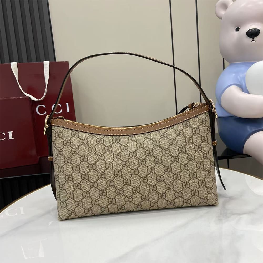 GG Emblem medium shoulder bag - Top Club