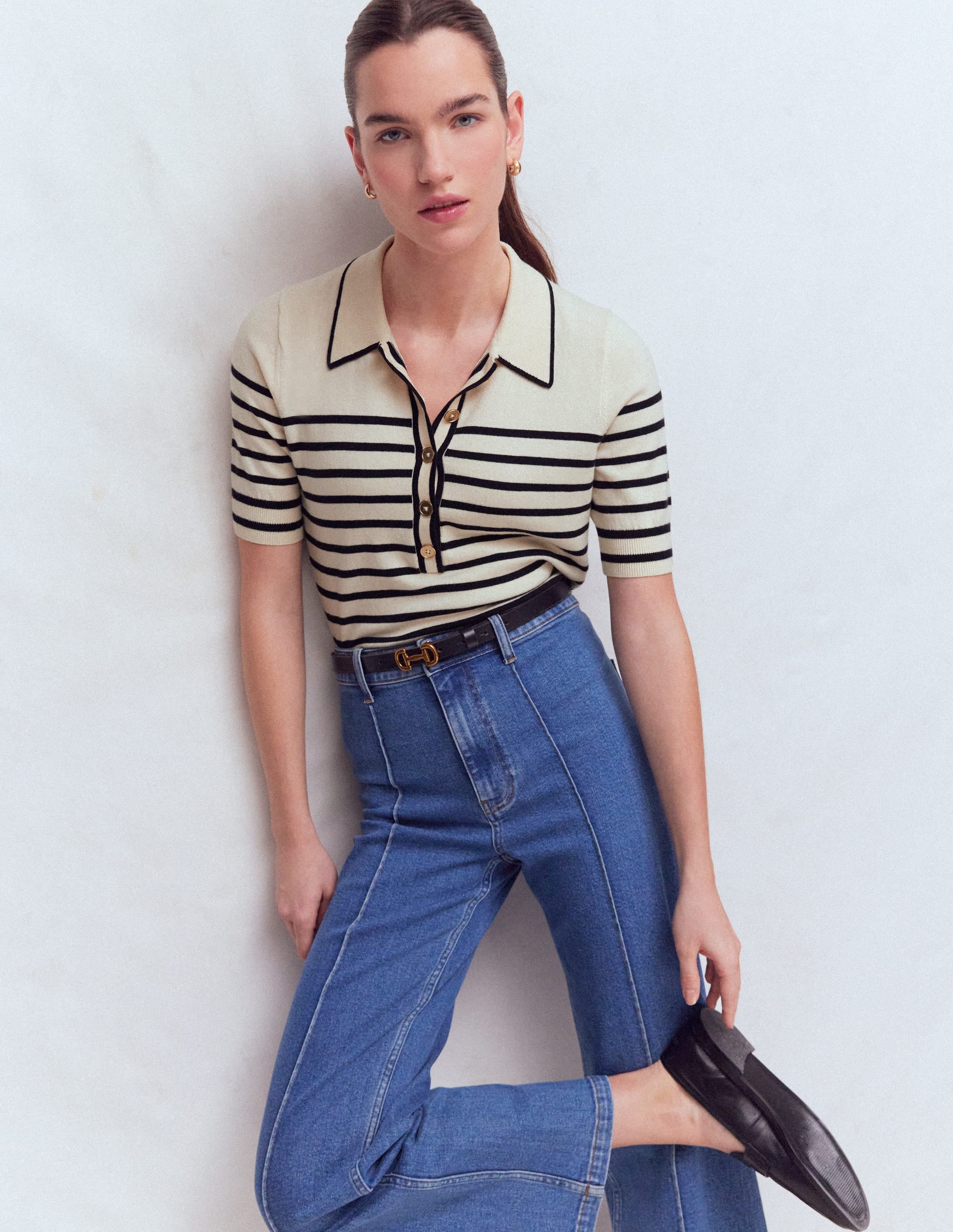 Liz Henley-T-Shirt-Naturweiß. Marineblau