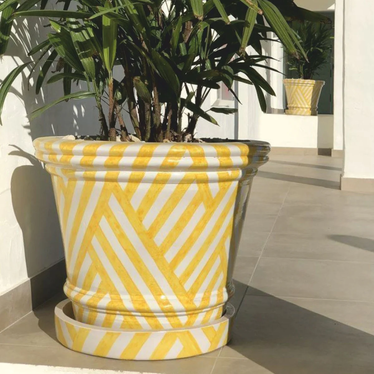 Luxury ceramic flower pot white / yellow Ø 79 x H. 63 cm - garden decoration