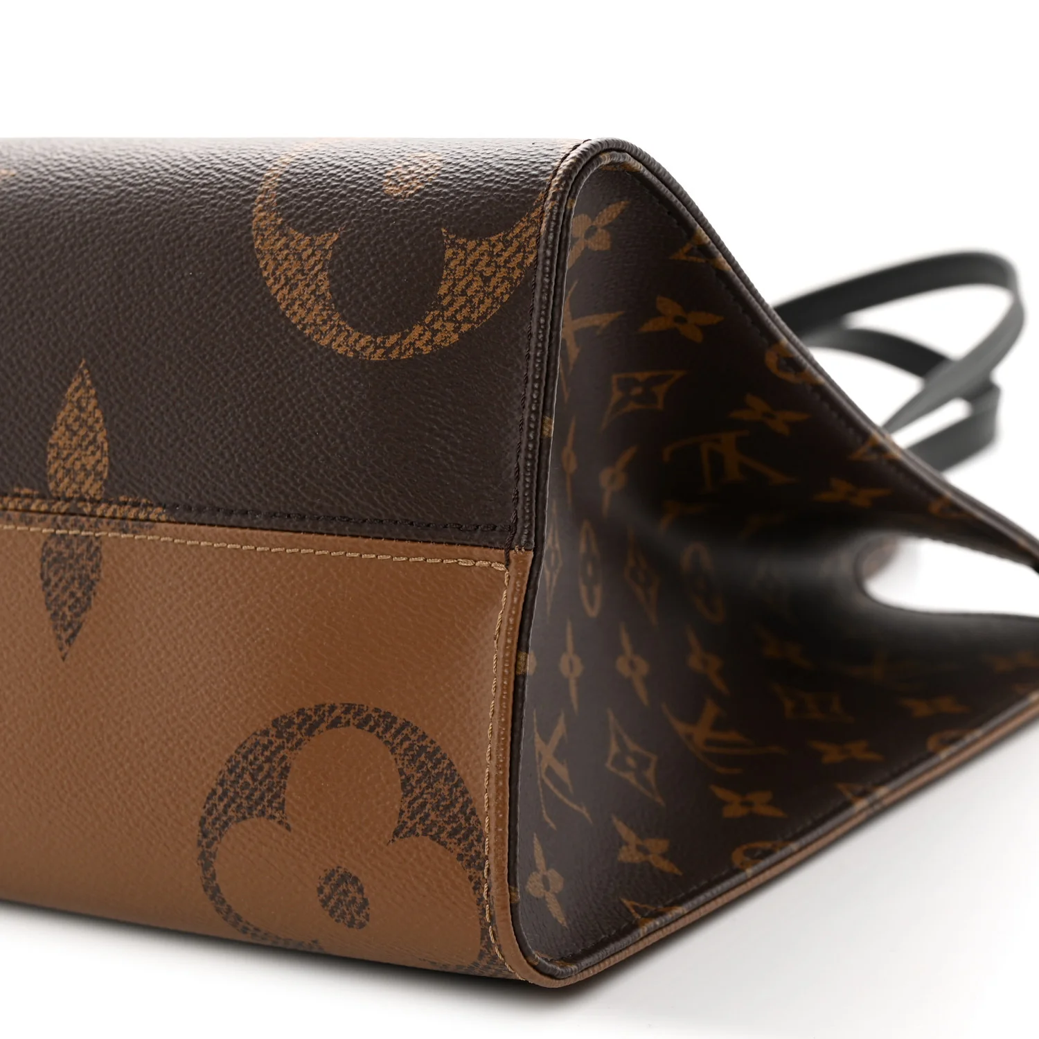Reverse Monogram Giant Onthego MM - Top Club