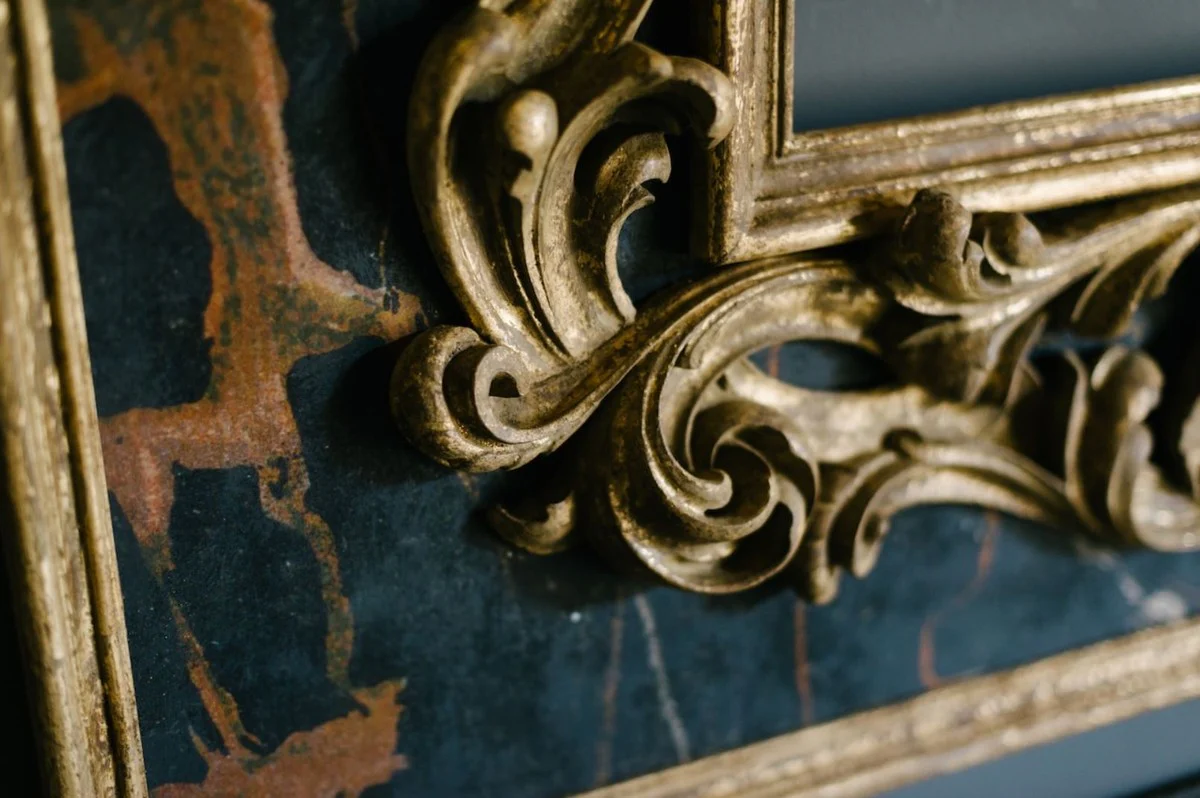 Baroque mirror black / gold 104.5 x H. 128 cm - Magnificent handmade wall mirror with decorative frame and beautiful decorations