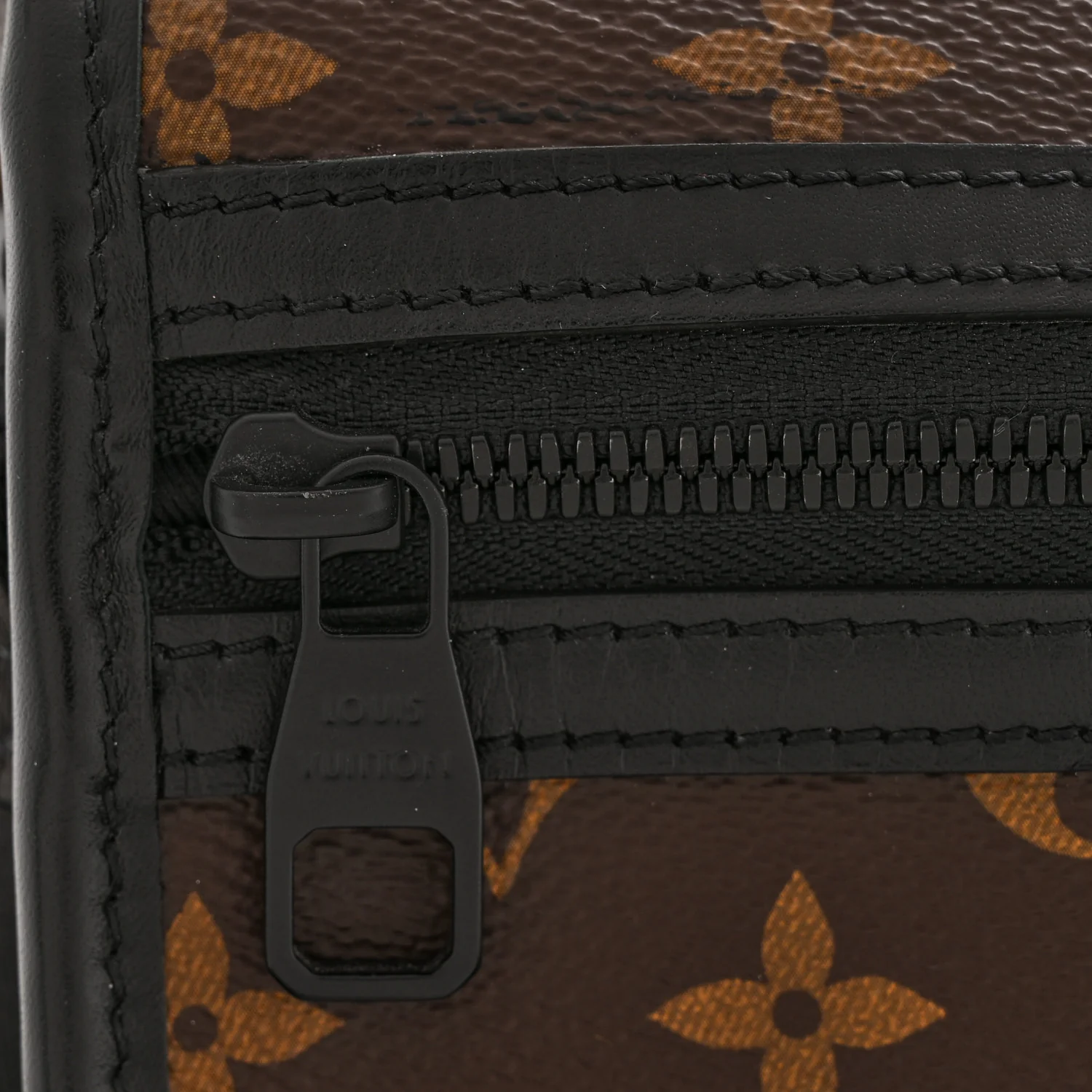 Monogram Macassar Archy Messenger GM - Top Club
