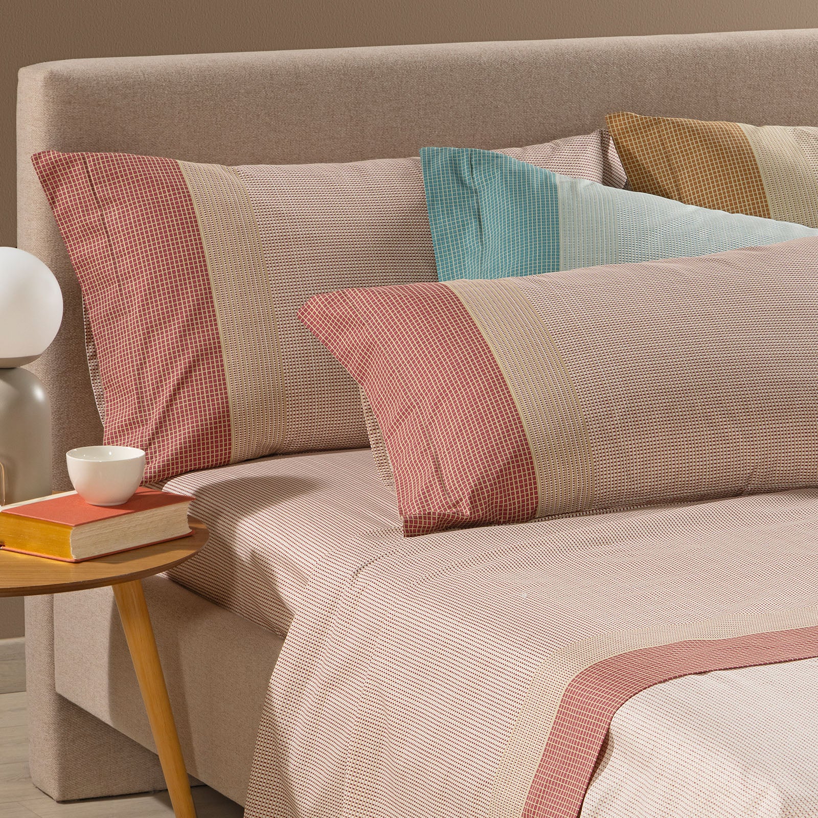 Completo Lenzuola In Cotone Style Francese 2 Federe Corallo Caleffi