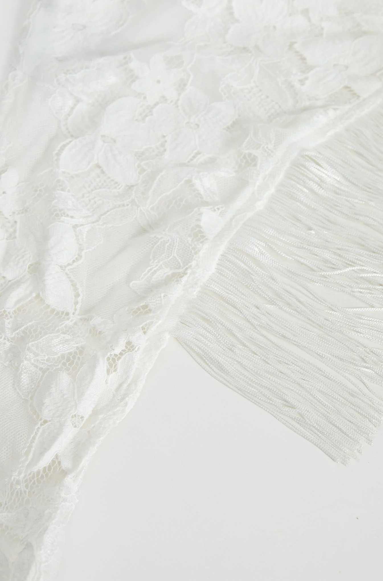 Elizebeth Tie Waist Tassel Belt White