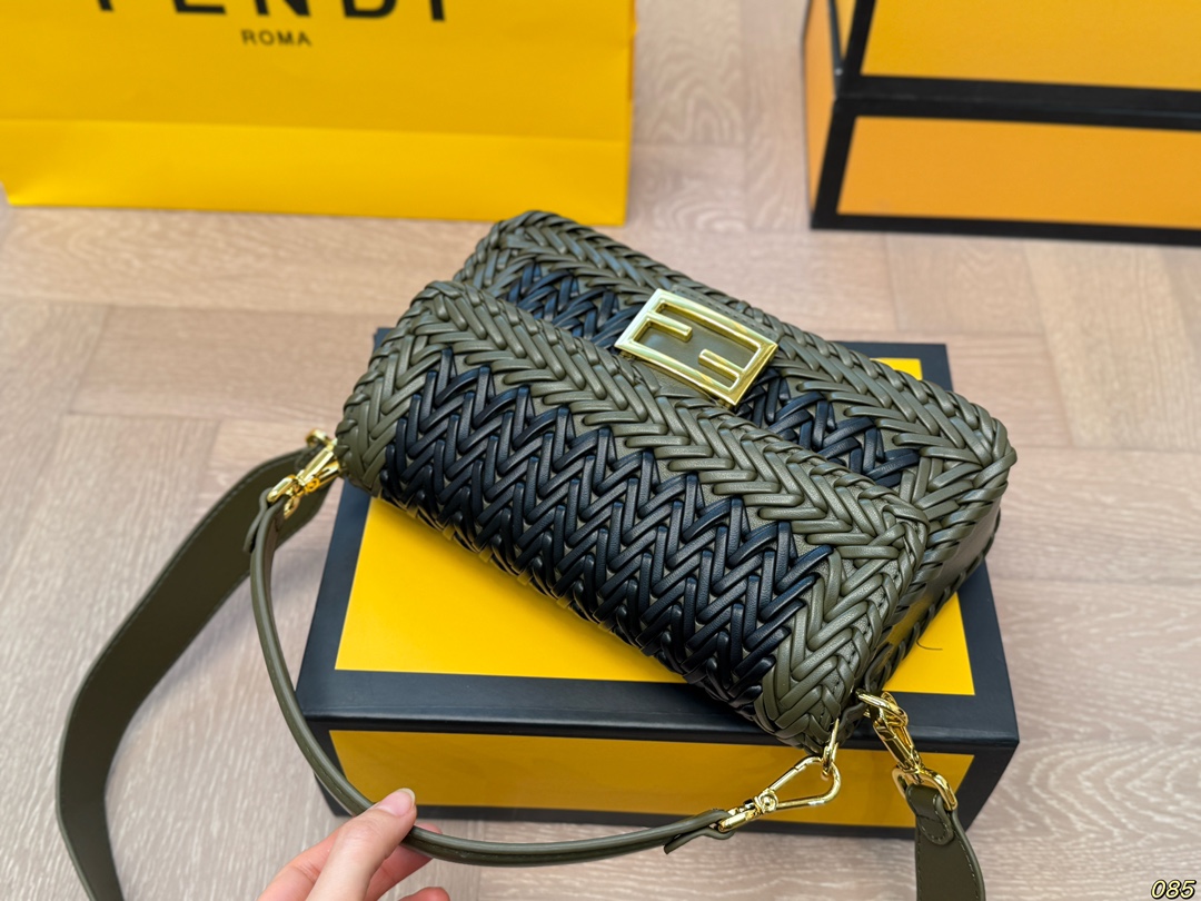 Fen new arrival Baguette bag size: 26 * 15 cm - Top Club