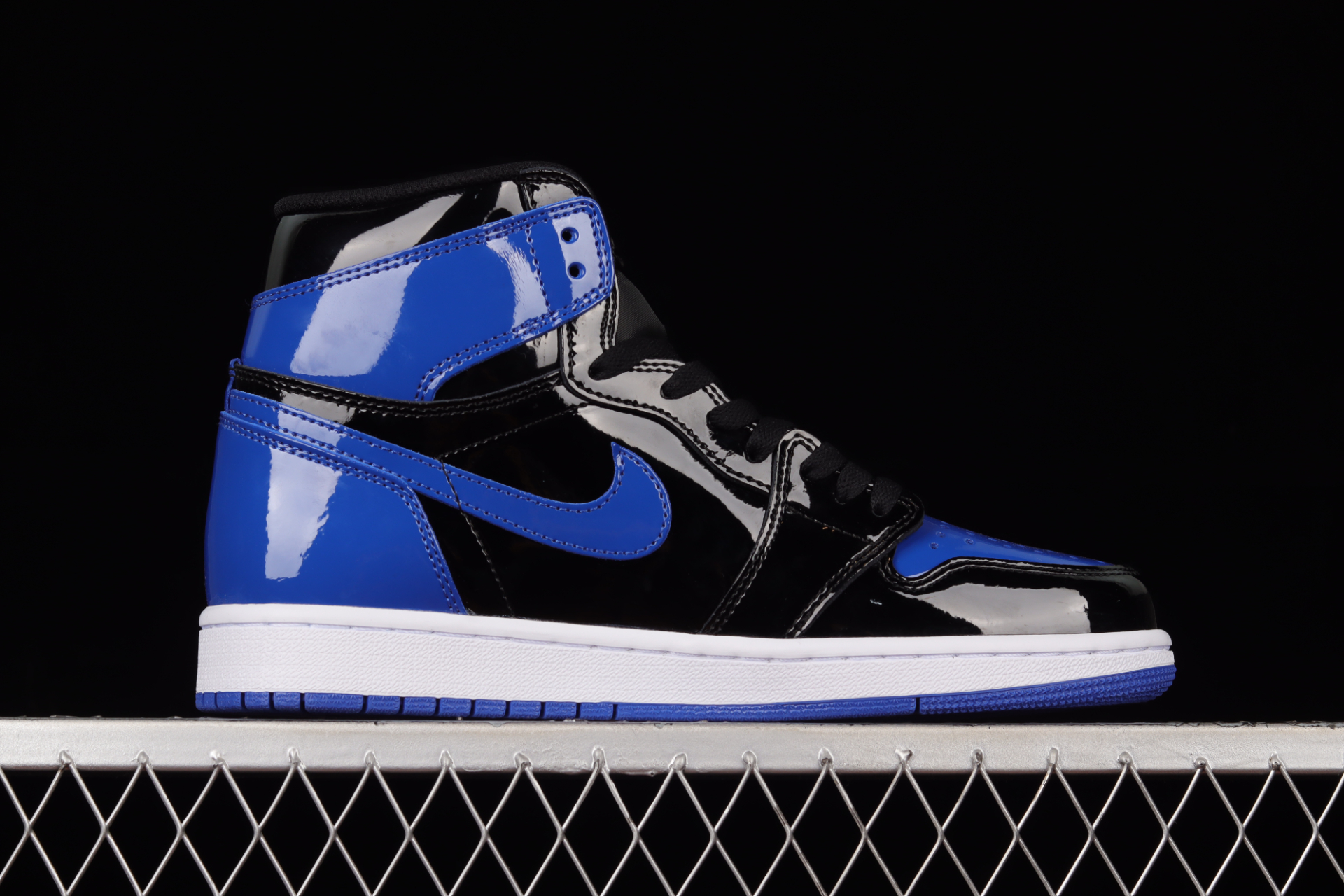 Air Jordan 1 Retro High Royal Blue Black White 555088-400 - Sneaker Replica Workshop