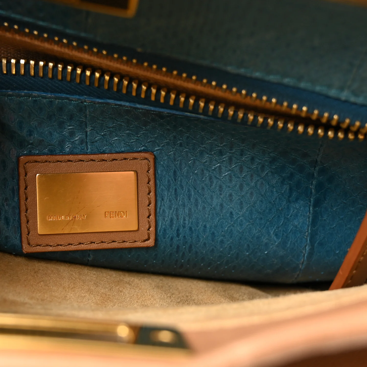 Vitello Seta Shiny Nappa Elaphe Medium Peekaboo Iconic Satchel Latte Blue - Top Club