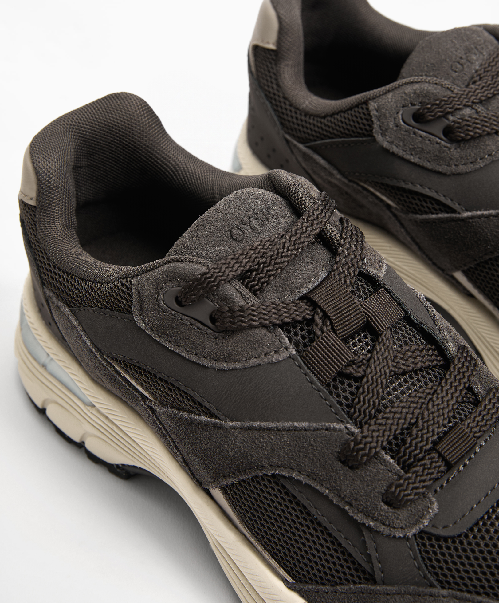 OYSHO Running shoes