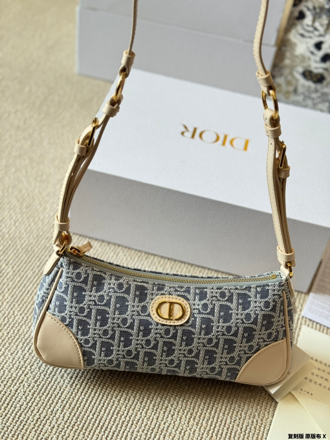 D new arrival Wanderlust hobo bag size: 26 cm - Top Club