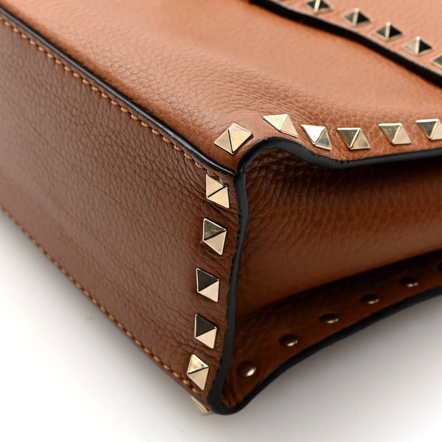 Pebbled Calfskin Rockstud Flip Lock Top Handle Bag Cognac - Top Club