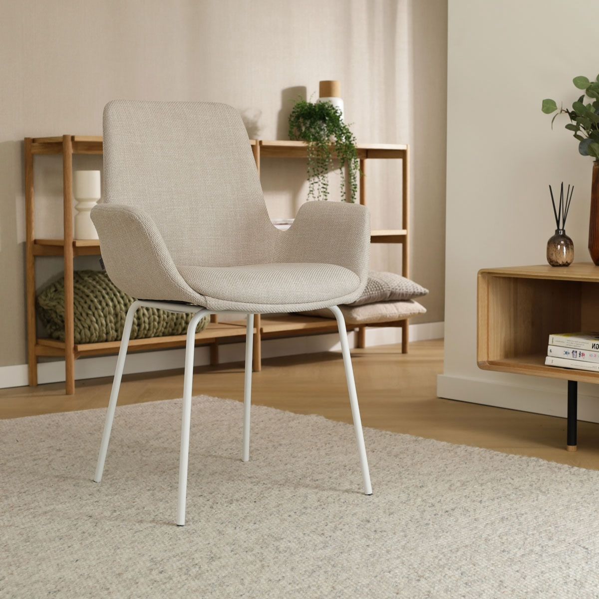 Eetkamerstoel Nora-Eef beige - wit onderstel