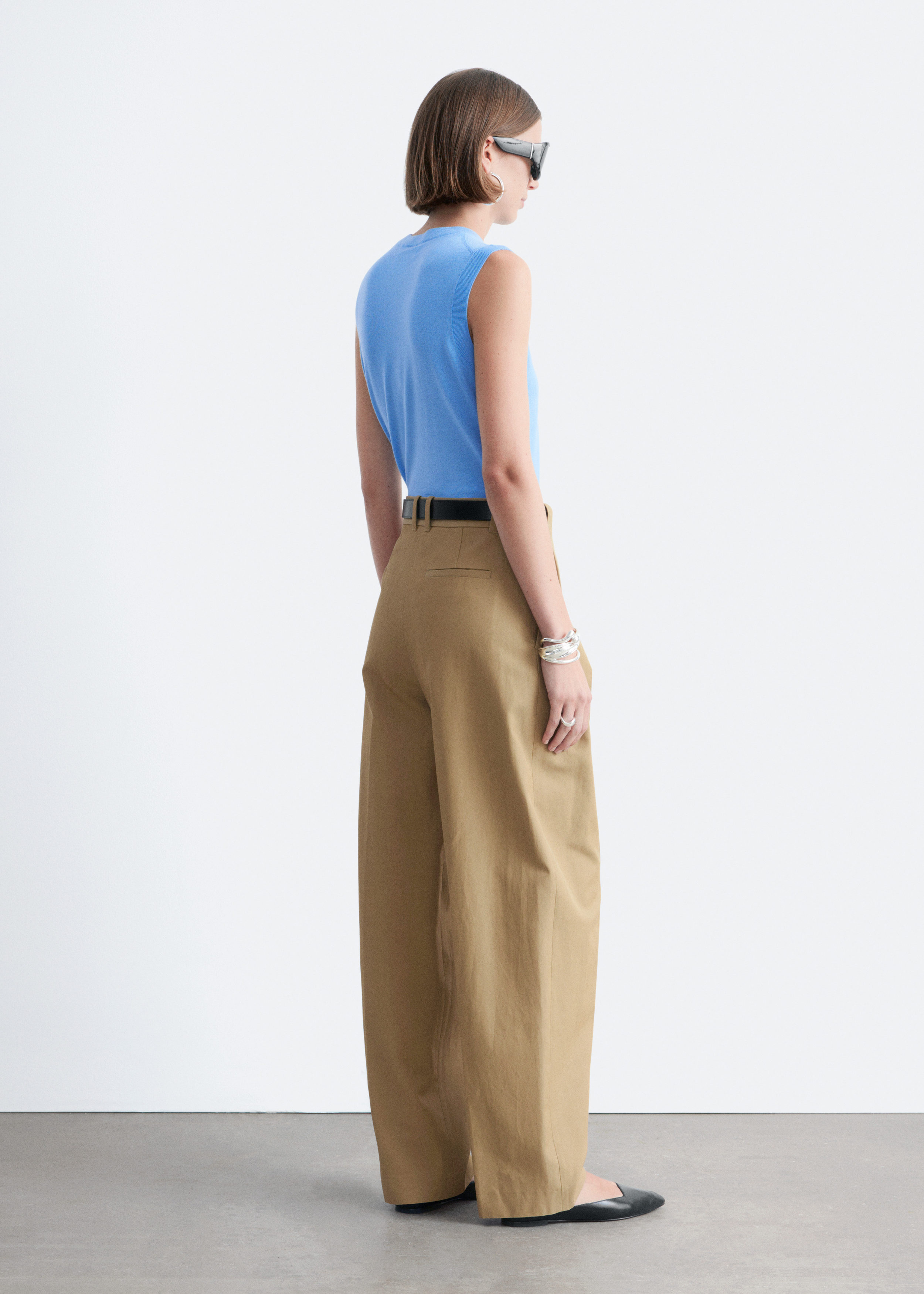 & Other Stories PLEATED BARREL-LEG TROUSERS