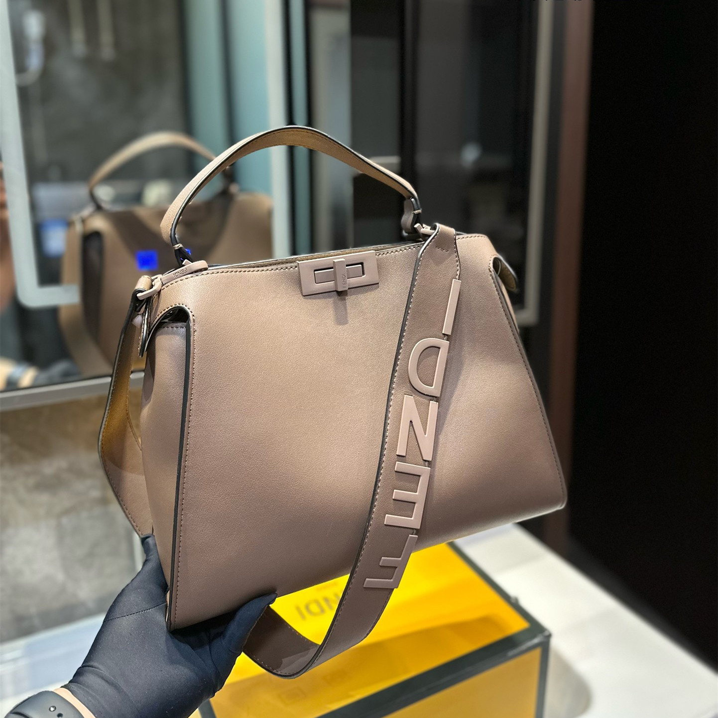 FEN Peekaboo new arrival tote bag size : 32*26 cm - Top Club