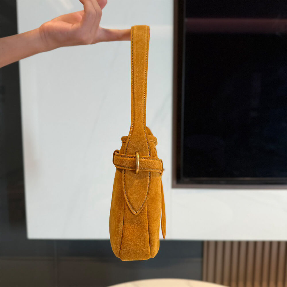 MIUMIU Regular Aventure suede bag(HIGH-END GRADE) - Top Club