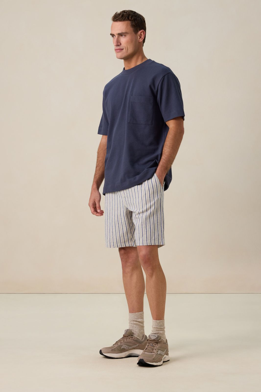 Donkerblauwe short met strepen