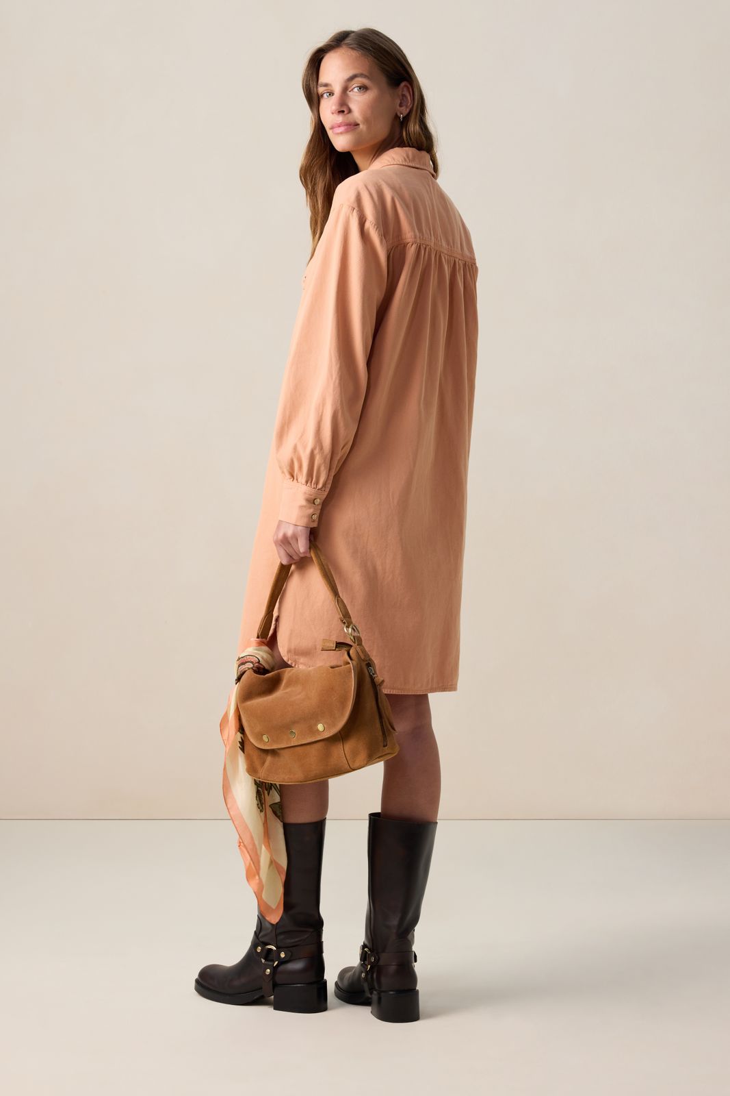 Lichtoranje midi jurk