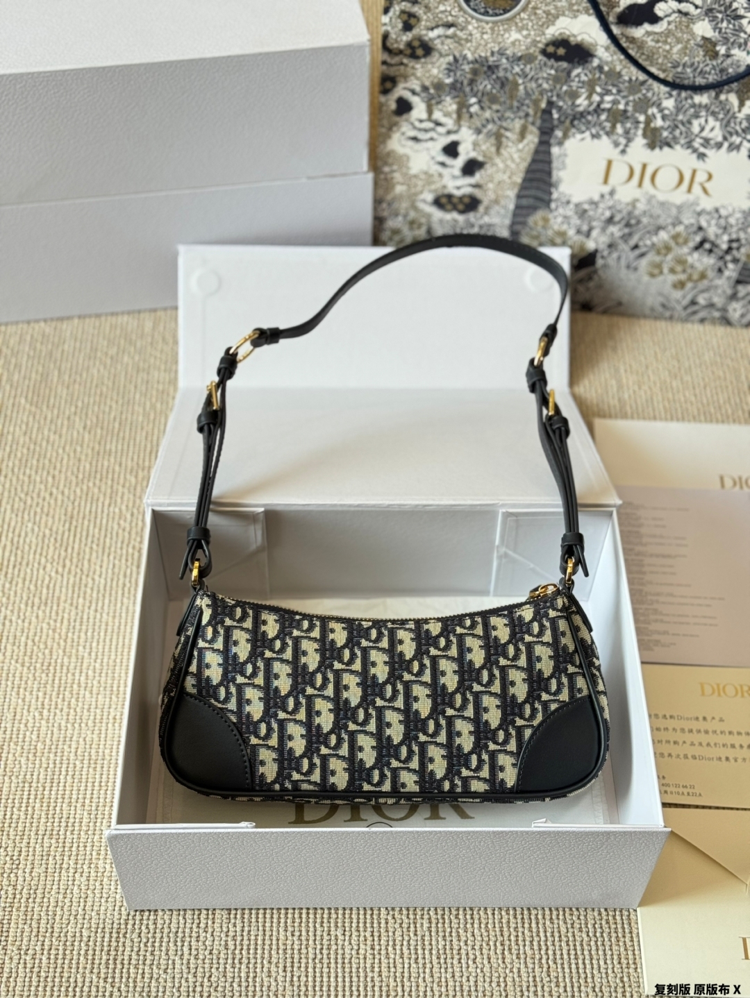 D new arrival Wanderlust hobo bag size: 26 cm - Top Club